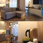 With A Balcony And An Impressive Terrace On The Roof Of The House شقة *