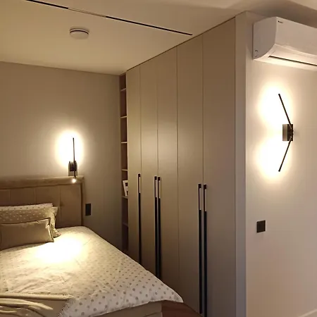 With A Balcony And An Impressive Terrace On The Roof Of The House - Private Free Car Parking